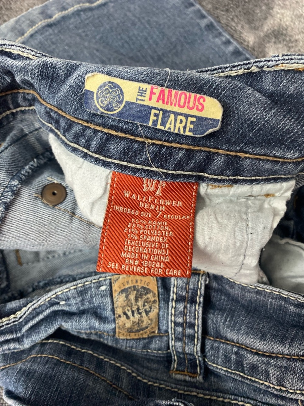Y2K WallFlower Vintage Double Button Flare Jeans Size 7 - Picture 6 of 9